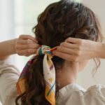 Jak związać włosy bez gumki